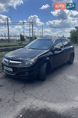Хэтчбек Opel Astra 2012 в 