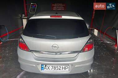 Хэтчбек Opel Astra 2012 в 