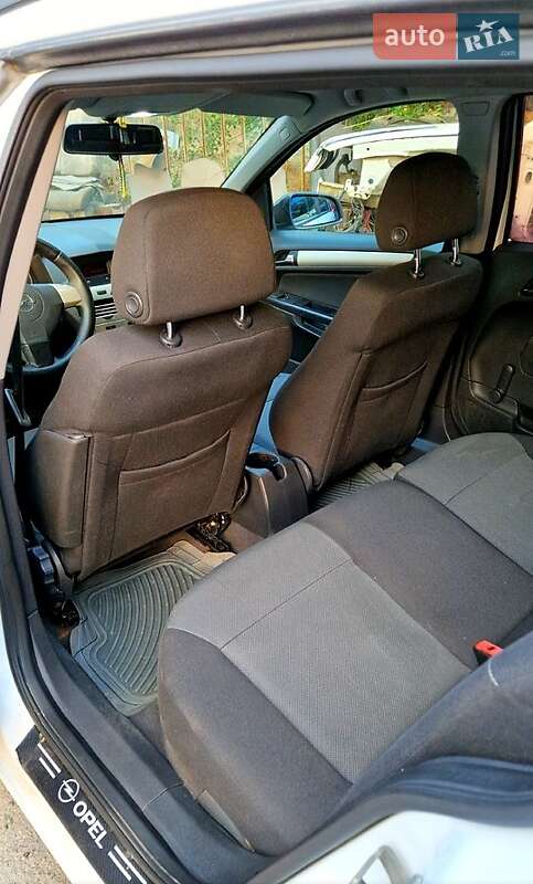 Універсал Opel Astra 2007 в Дніпрі