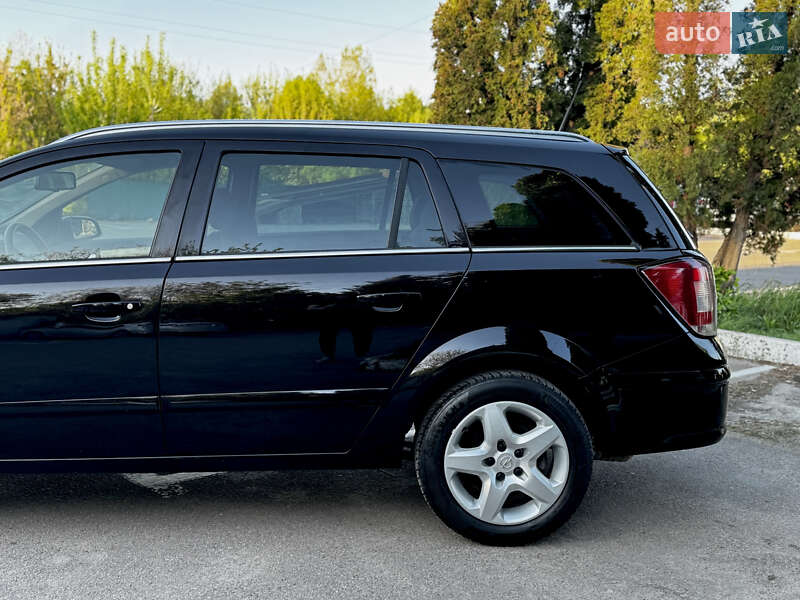 Универсал Opel Astra 2007 в Дубно