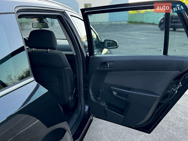 Универсал Opel Astra 2007 в Дубно