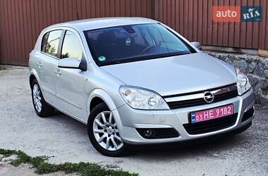 Хэтчбек Opel Astra 2004 в 