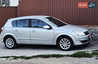 Хэтчбек Opel Astra 2004 в 