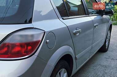 Хэтчбек Opel Astra 2004 в 