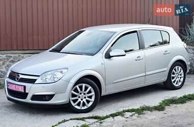 Хэтчбек Opel Astra 2004 в 