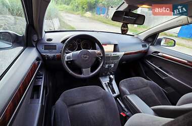 Хэтчбек Opel Astra 2004 в 
