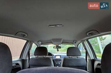 Хэтчбек Opel Astra 2004 в 