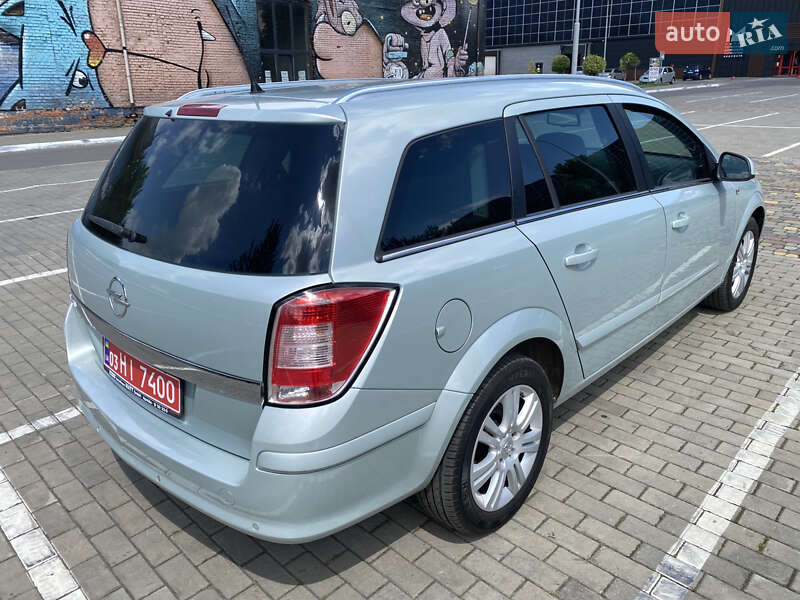 Універсал Opel Astra 2009 в Луцьку