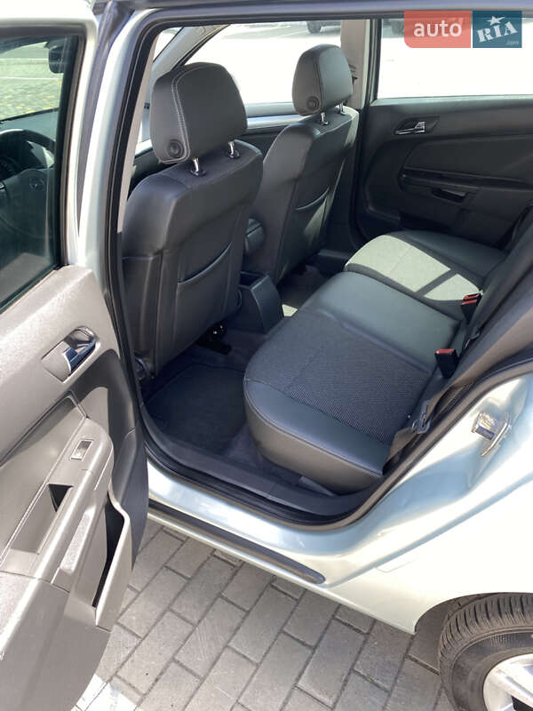 Універсал Opel Astra 2009 в Луцьку