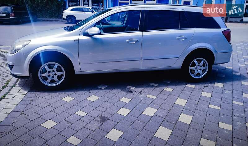 Универсал Opel Astra 2004 в Ужгороде