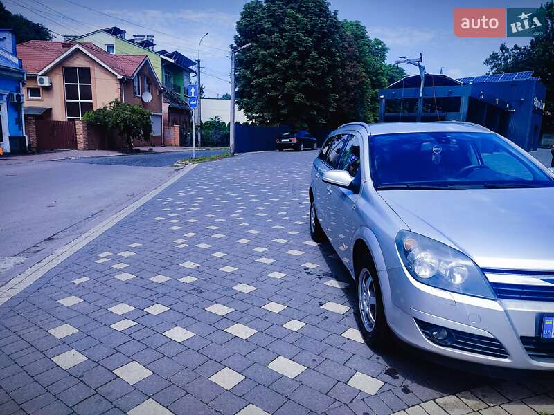 Универсал Opel Astra 2004 в Ужгороде