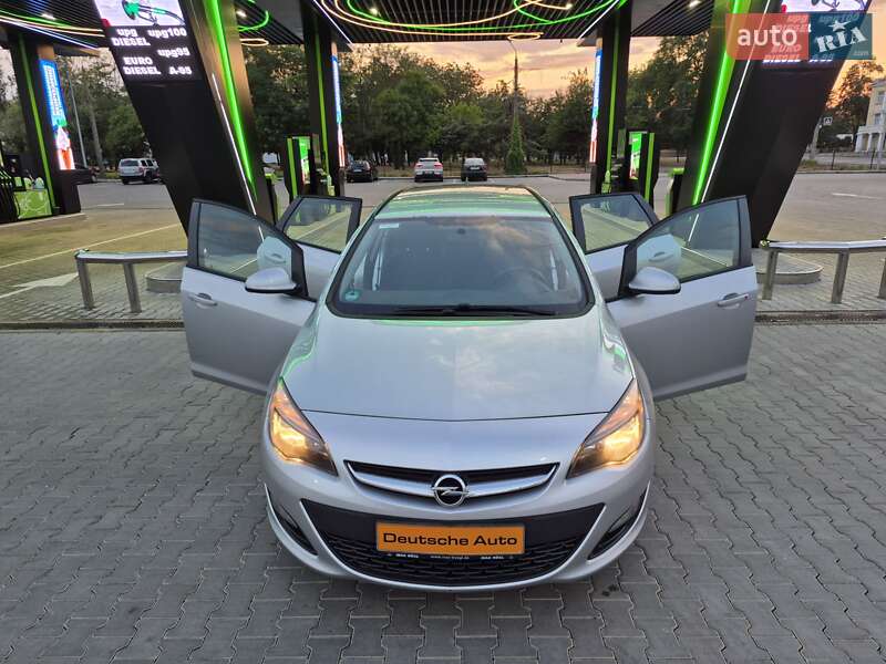 Універсал Opel Astra 2015 в Одесі
