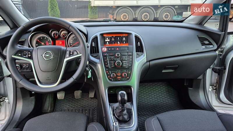Універсал Opel Astra 2015 в Одесі