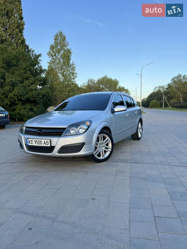 Хетчбек Opel Astra 2006 в Горішніх Плавнях