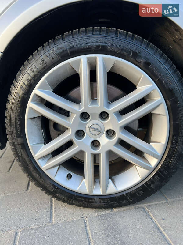 Хетчбек Opel Astra 2006 в Горішніх Плавнях