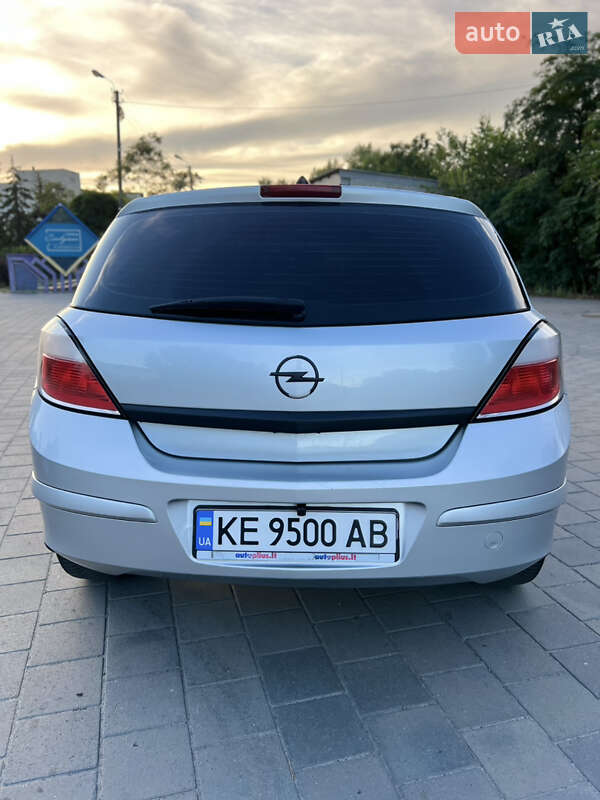 Хетчбек Opel Astra 2006 в Горішніх Плавнях