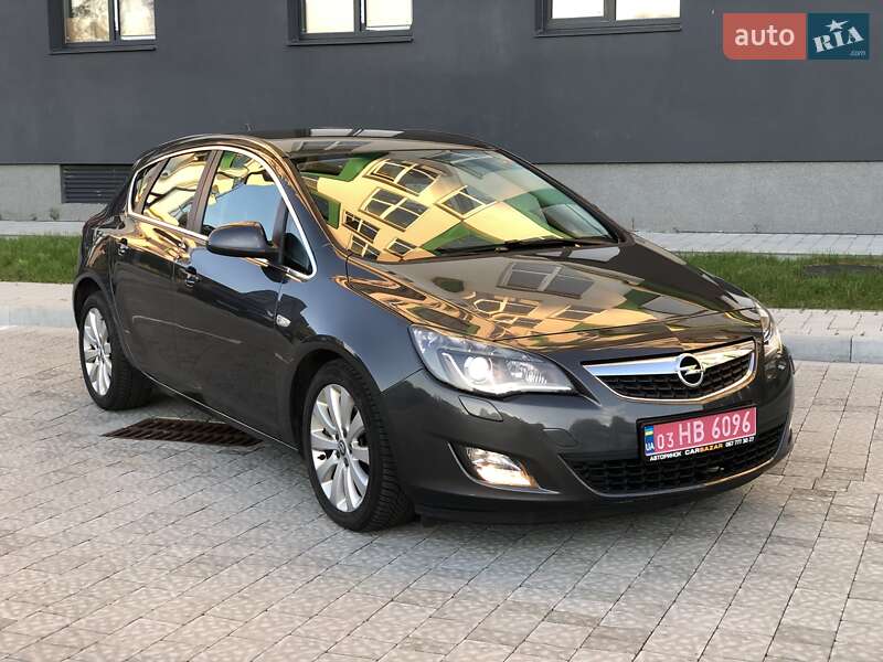 Хэтчбек Opel Astra 2012 в Львове