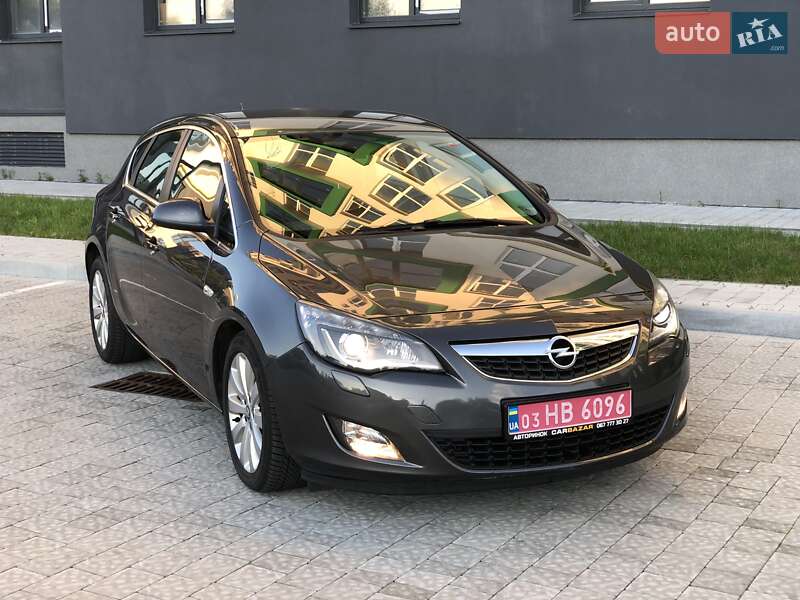 Хэтчбек Opel Astra 2012 в Львове