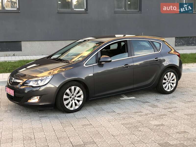 Хэтчбек Opel Astra 2012 в Львове