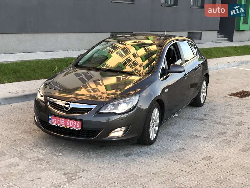 Хэтчбек Opel Astra 2012 в Львове