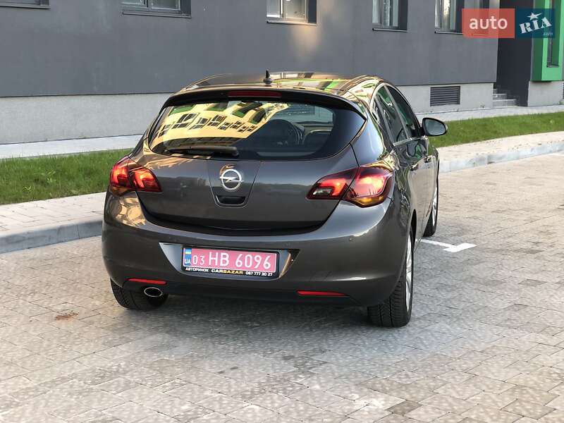 Хэтчбек Opel Astra 2012 в Львове