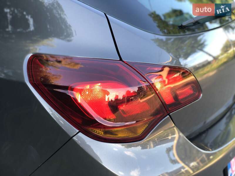 Хэтчбек Opel Astra 2012 в Львове