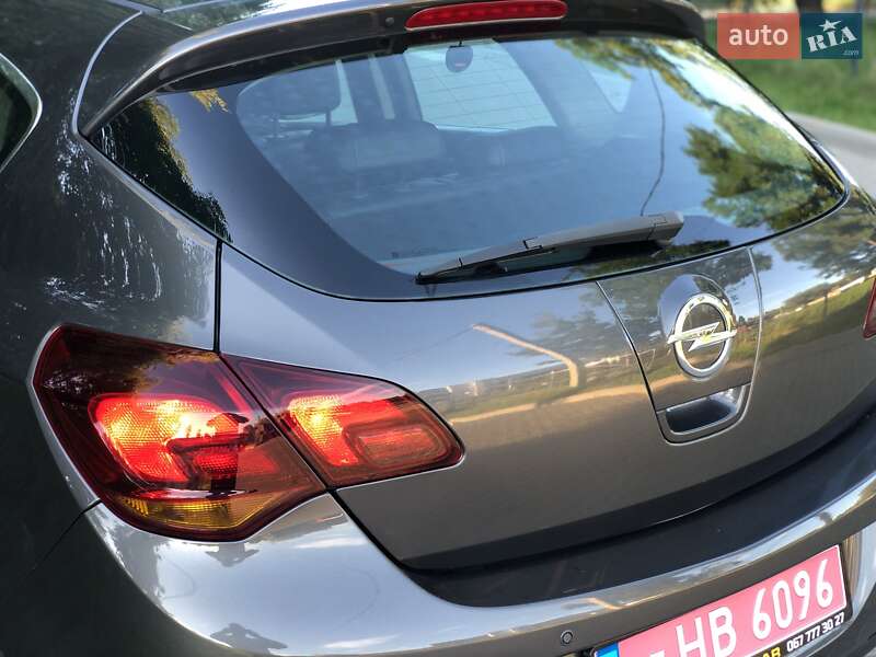 Хэтчбек Opel Astra 2012 в Львове