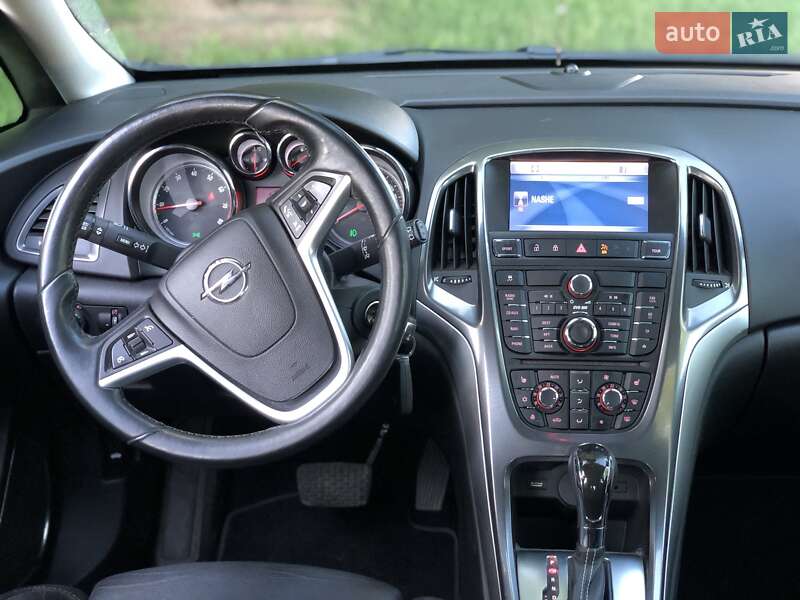 Хэтчбек Opel Astra 2012 в Львове