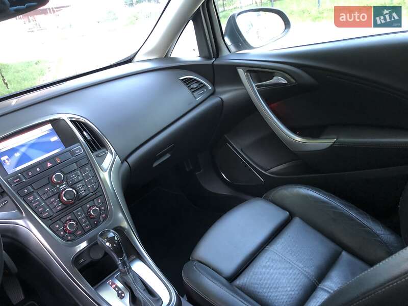 Хэтчбек Opel Astra 2012 в Львове