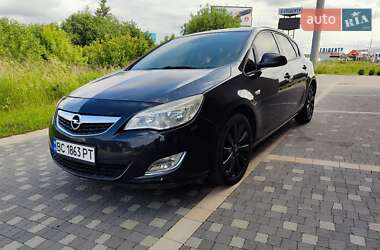 Хэтчбек Opel Astra 2011 в Городке