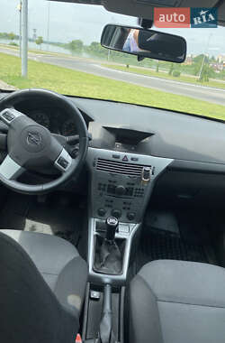 Универсал Opel Astra 2012 в 
