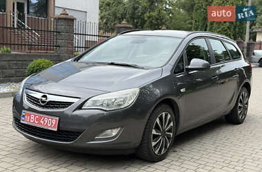 Универсал Opel Astra 2011 в Ровно