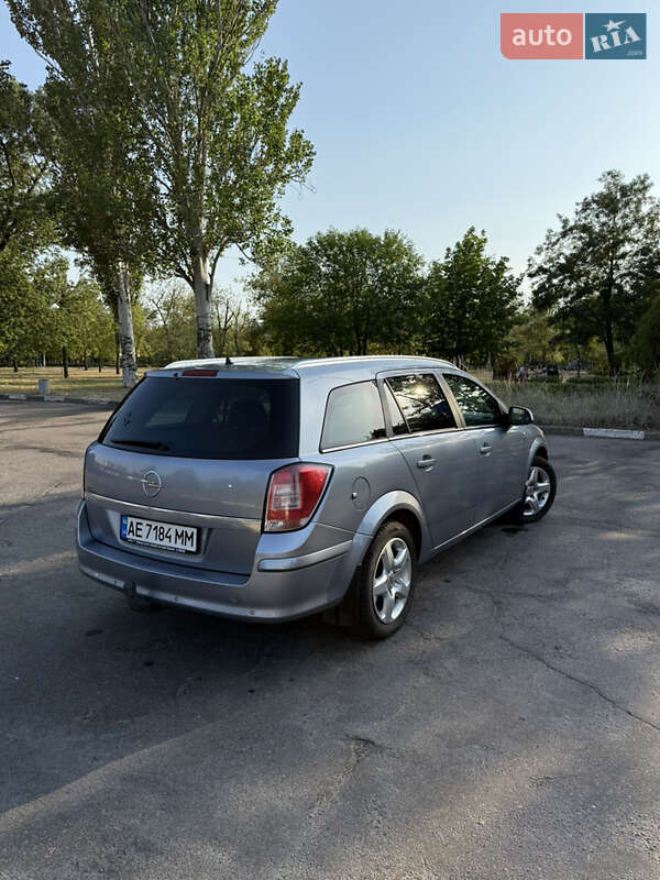 Универсал Opel Astra 2010 в Никополе