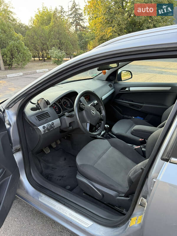 Универсал Opel Astra 2010 в Никополе