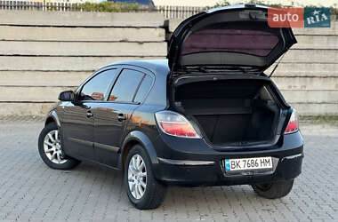 Хэтчбек Opel Astra 2005 в 