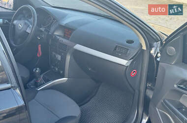 Хэтчбек Opel Astra 2005 в 