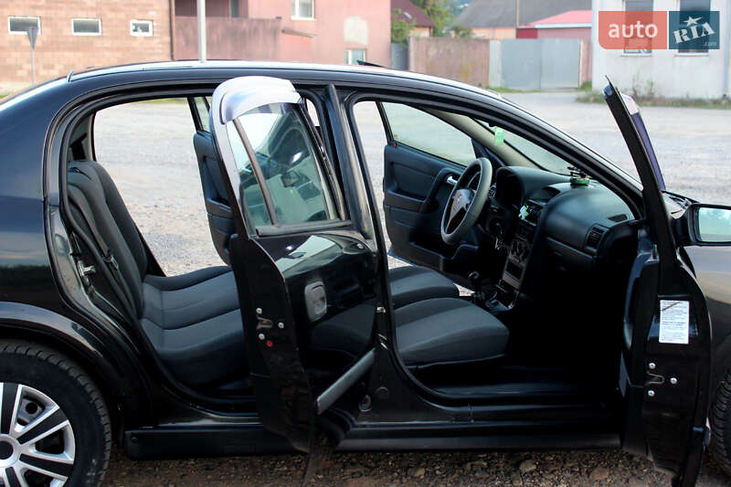 Седан Opel Astra 2008 в Кременце