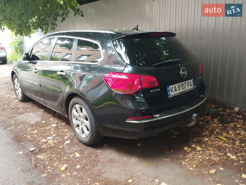 Універсал Opel Astra 2013 в Києві