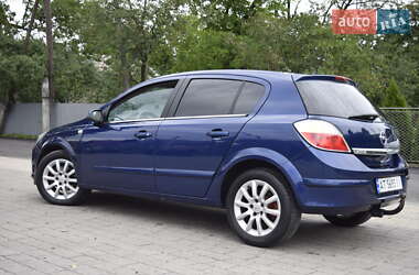 Хэтчбек Opel Astra 2004 в 