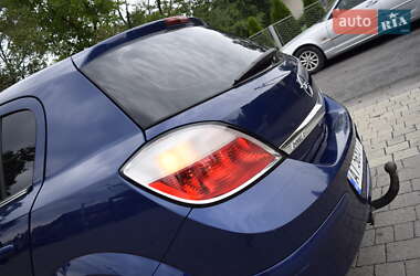 Хэтчбек Opel Astra 2004 в 