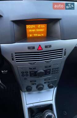 Хэтчбек Opel Astra 2004 в 