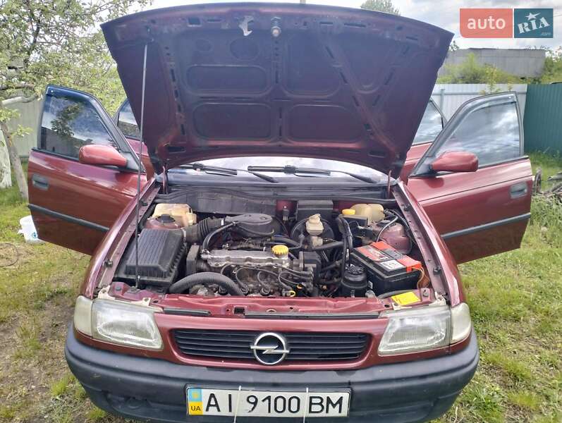 Седан Opel Astra 1997 в Иванкове