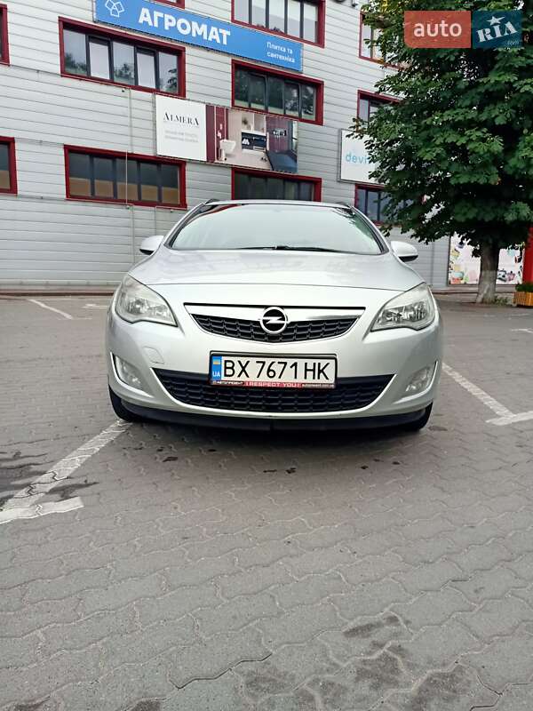 Универсал Opel Astra 2011 в Хмельницком