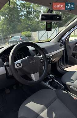 Хэтчбек Opel Astra 2007 в 