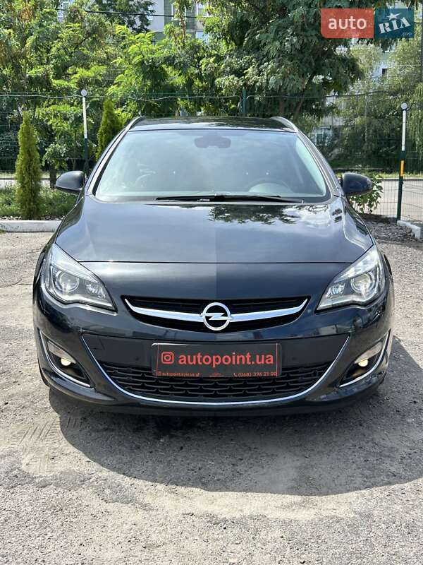 Універсал Opel Astra 2014 в Сумах