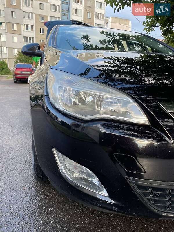 Хетчбек Opel Astra 2011 в Чернігові