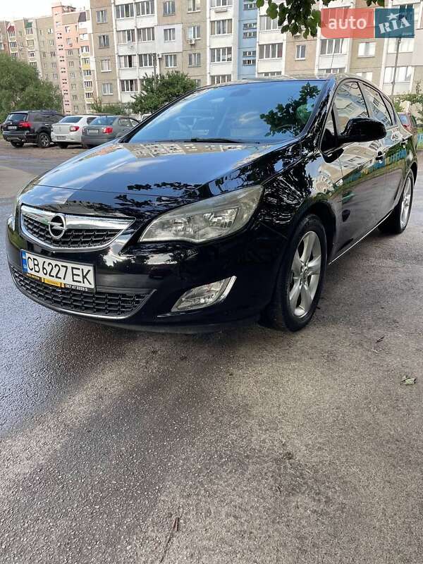 Хетчбек Opel Astra 2011 в Чернігові
