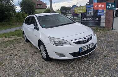 Универсал Opel Astra 2011 в Львове
