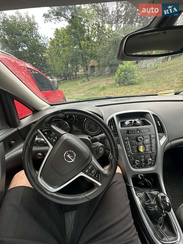 Opel Astra 2012