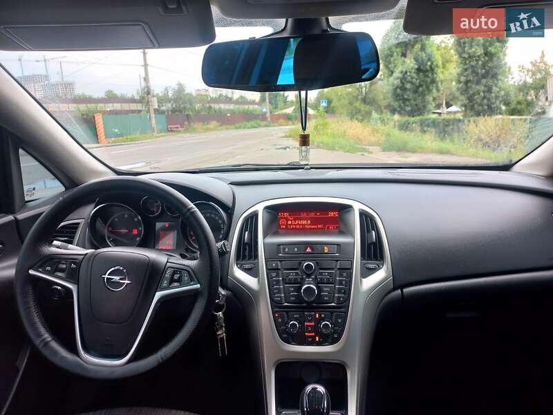Универсал Opel Astra 2011 в Киеве